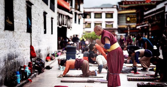 Picture of religious Tibetans praying