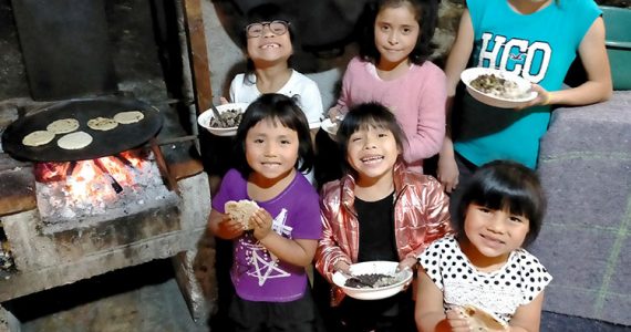Picture of rescued children in Mexico receiving food