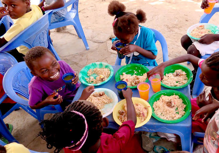 Picture of kids in Kenya eating a healthy meal