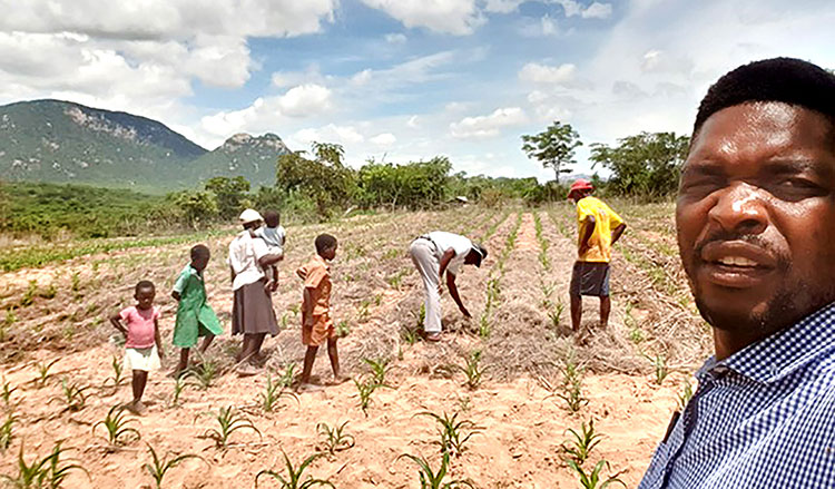 Image of family in Zimbabwe farming